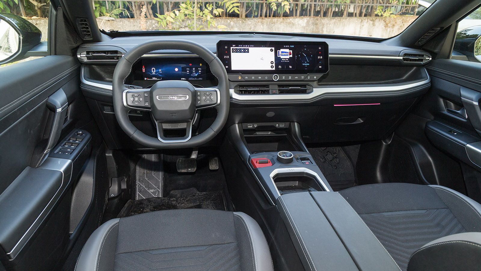 Δοκιμή Jeep Compass e-Hybrid 145 PS: Καίει 5,5 λτ. στο ταξίδι, χωράει οικογένεια